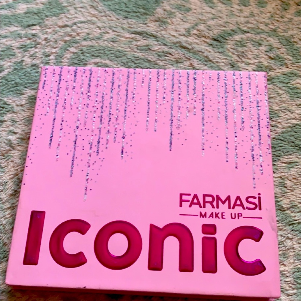 Makeup pallet from FARMASI, never used, $10 text me for details. 520-370-9693 :)